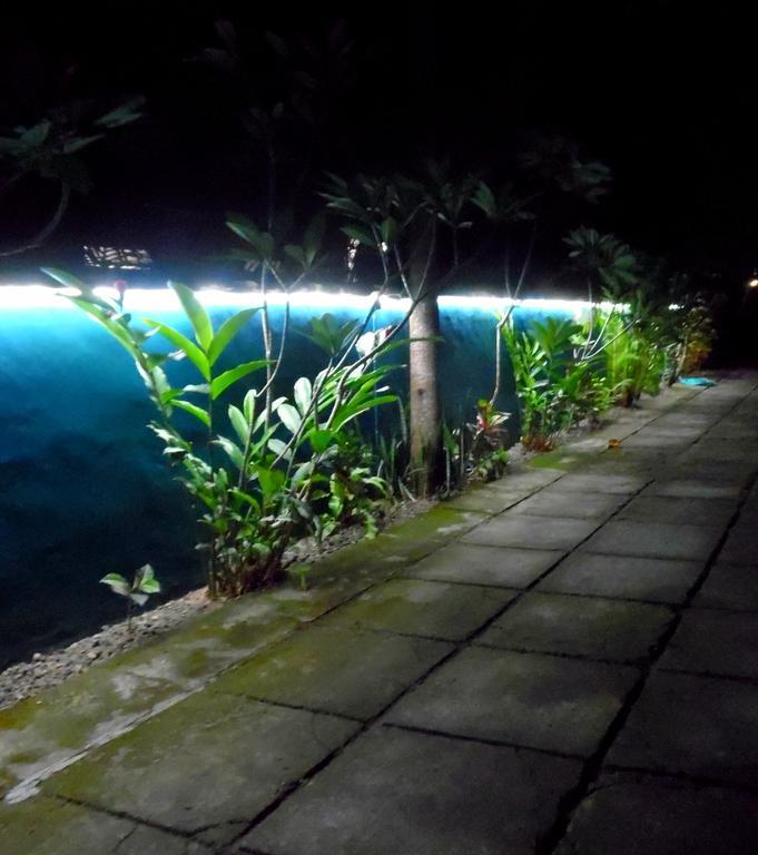 Lazy Monkey Hotel Senggigi Exterior photo